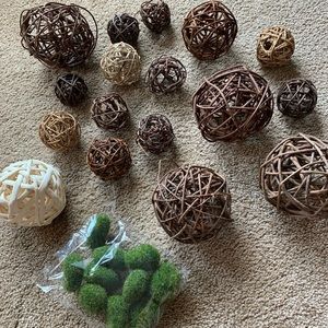 Decorative Wicker Ratten Balls & Green Moss
